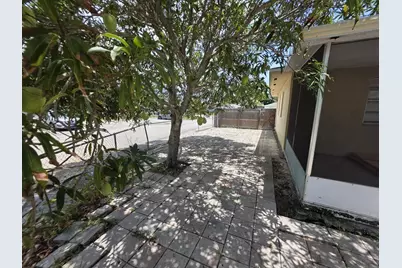 978 Sumter Road W, West Palm Beach, FL 33415 - Photo 5