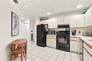 11 Lexington Ln E, Palm Beach Gardens, FL 33418 - Photo 9