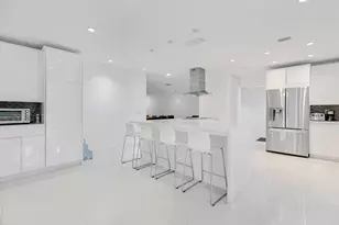 3759 Oaks Clubhouse Dr, Pompano Beach, FL 33069 - Photo 5