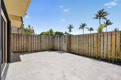 126 Lake Arbor Drive, Palm Springs, FL 33461 - Photo 11