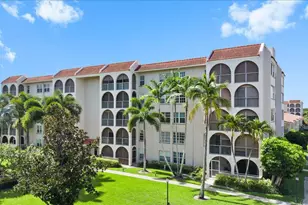 250 NE 20th St, Boca Raton, FL 33431 - Photo 1
