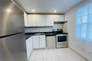 1040 Country Club Dr, Margate, FL 33063 - Photo 9