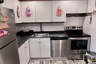 1040 Country Club Dr, Margate, FL 33063 - Photo 7