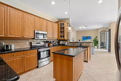 127 Palm Beach Plantation Boulevard, West Palm Beach, FL 33411 - Photo 11