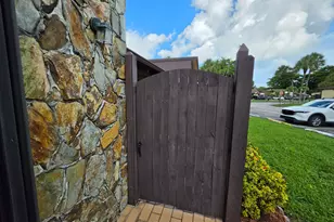 504 Briarwood Cir, Hollywood, FL 33024 - Photo 5