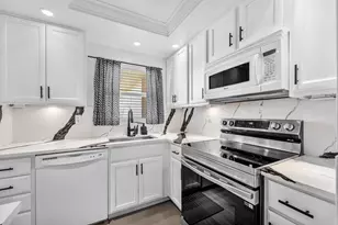 806 SE 7th St, Deerfield Beach, FL 33441 - Photo 1