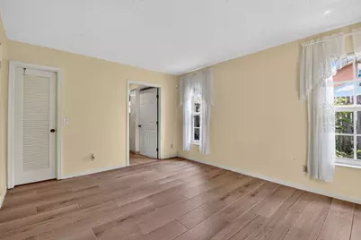 1102 Westchester Drive E, West Palm Beach, FL 33417 - Photo 17