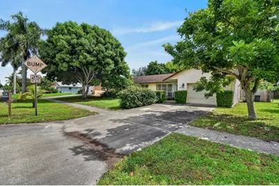 1102 Westchester Drive E, West Palm Beach, FL 33417 - Photo 33