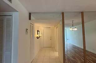3800 Oaks Clubhouse Dr, Pompano Beach, FL 33069 - Photo 9