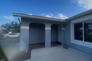1985 SW Aquarius Ln, Port Saint Lucie, FL 34984 - Photo 3