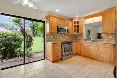 6807 SE Yorktown Drive, Hobe Sound, FL 33455 - Photo 11