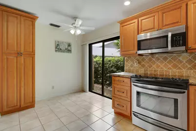 6807 SE Yorktown Drive, Hobe Sound, FL 33455 - Photo 9