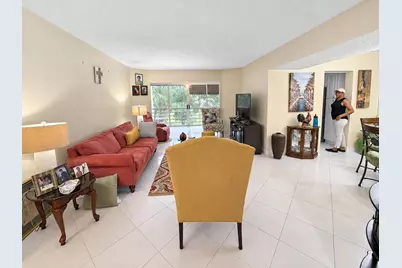 3810 Via Poinciana #303, Greenacres, FL 33467 - Photo 9