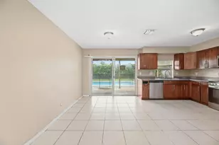 6540 Grant Ct, Hollywood, FL 33024 - Photo 9