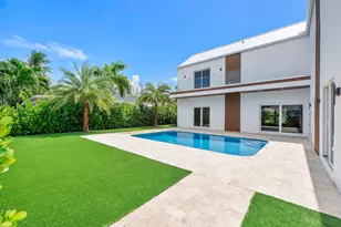 303 SW 14th Pl, Boca Raton, FL 33432 - Photo 1