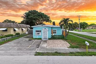 207 SW 4th St, Deerfield Beach, FL 33441 - Photo 1