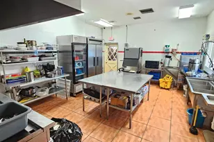 4270 NW 40th St, Lauderdale Lakes, FL 33319 - Photo 13