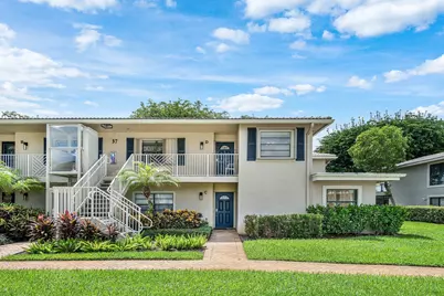 37 Stratford Lane W #D, Boynton Beach, FL 33436 - Photo 1