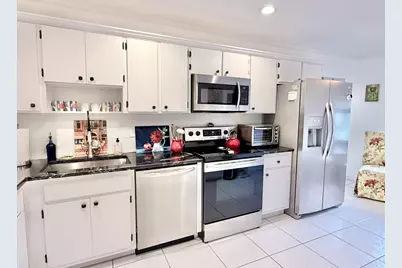 31 Stratford Lane W #D, Boynton Beach, FL 33436 - Photo 13