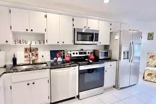 31 Stratford Ln W, Boynton Beach, FL 33436 - Photo 13