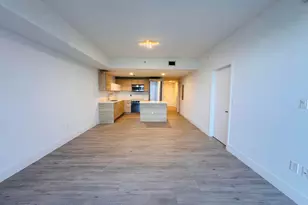 16385 Biscayne Blvd, North Miami Beach, FL 33160 - Photo 7
