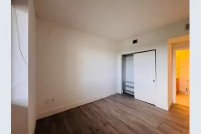 16385 Biscayne Boulevard #1204, North Miami Beach, FL 33160 - Photo 19