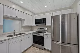 610 NE 12th Ave, Hallandale Beach, FL 33009 - Photo 7