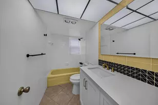 610 NE 12th Ave, Hallandale Beach, FL 33009 - Photo 23