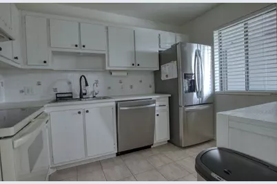 4489 Luxemburg Court #304, Lake Worth, FL 33467 - Photo 5