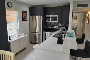 662 Burgundy N, Delray Beach, FL 33484 - Photo 3