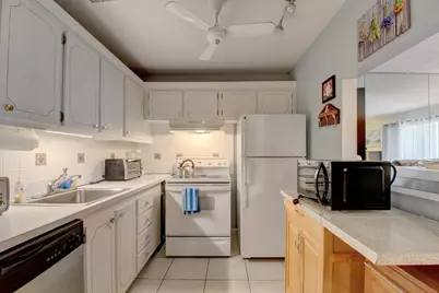 400 Village Green Circle W #314, Palm Springs, FL 33461 - Photo 17