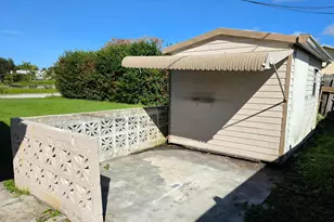 4651 SE Chatham Ave, Stuart, FL 34997 - Photo 7