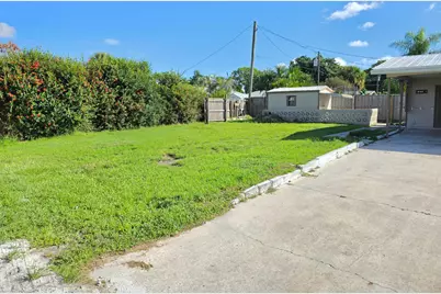 4651 SE Chatham Avenue, Stuart, FL 34997 - Photo 5