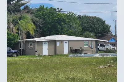 916 N 10th Street, Fort Pierce, FL 34950 - Photo 1