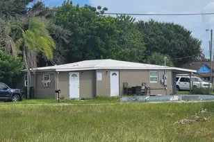 916 N 10th St, Fort Pierce, FL 34950 - Photo 1