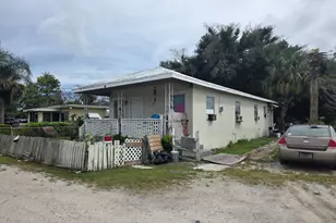 918 N 10th St, Fort Pierce, FL 34950 - Photo 1