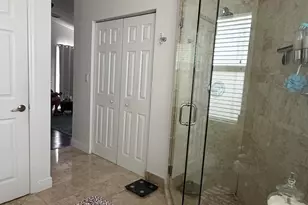 1101 Wilshire Cir E, Pembroke Pines, FL 33027 - Photo 23