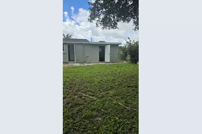 330 W 29th Street W, Riviera Beach, FL 33404 - Photo 9