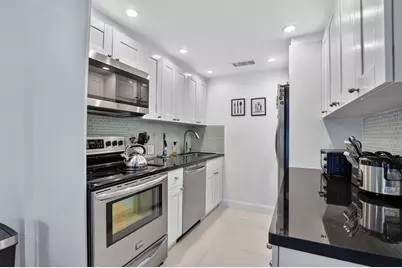 1061 Exeter D, Boca Raton, FL 33434 - Photo 9
