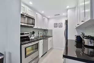 1061 Exeter D, Boca Raton, FL 33434 - Photo 9