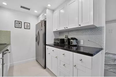 1061 Exeter D, Boca Raton, FL 33434 - Photo 11