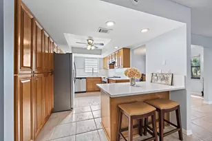 148 Weybridge Cir, Royal Palm Beach, FL 33411 - Photo 5