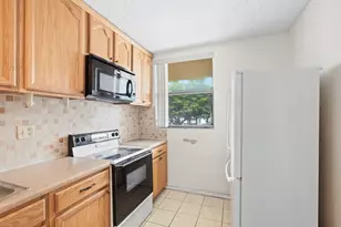 8425 Forest Hills Dr, Coral Springs, FL 33065 - Photo 5