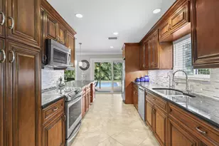 992 NW 83rd Dr, Coral Springs, FL 33071 - Photo 15