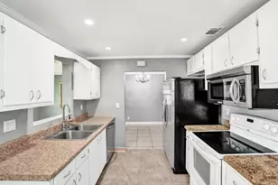 1013 SW 15th St, Boynton Beach, FL 33426 - Photo 11