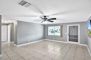 1013 SW 15th St, Boynton Beach, FL 33426 - Photo 5