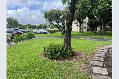 5220 Las Verdes Circle #101, Delray Beach, FL 33484 - Photo 7