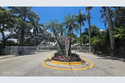 9538 NW 8th Circle, Plantation, FL 33324 - Photo 3