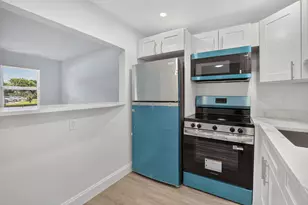 1038 Berkshire B, Deerfield Beach, FL 33442 - Photo 1