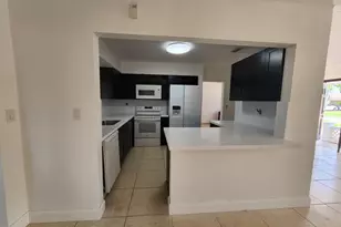 8760 NW 14th St, Pembroke Pines, FL 33024 - Photo 7